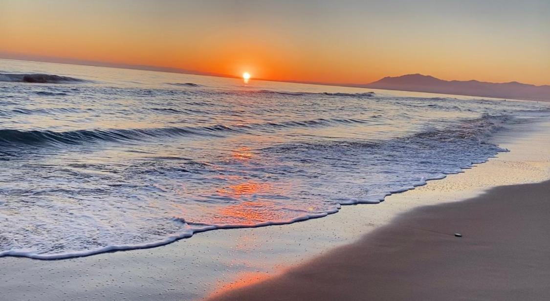 Super2Beachfront Marbella Buitenkant foto